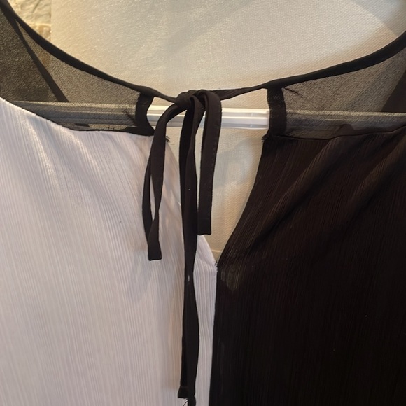 Nygard Black and White Asymmetrical blouse - Picture 5 of 6